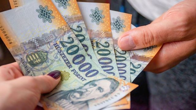 Brutális mélyponton a dollár az euróval szemben