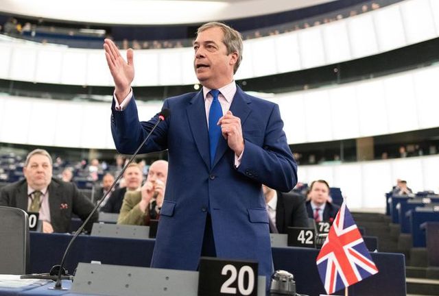 Gb, la marcia per la Brexit guidata da Nigel Farage