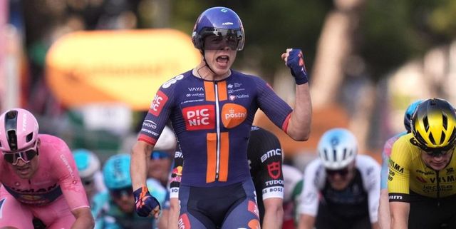 Giro d’Italia 2025, Van Uden vince la quarta tappa