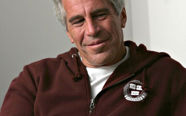 Epstein, acuzat că sechestra minore pe insulele sale private, pe care le abuza sexual