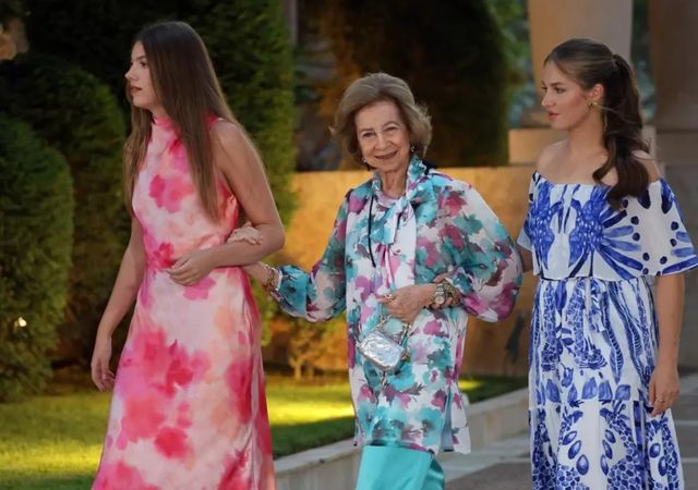 Leonor y Sofía, el mejor apoyo para la reina emérita ante la ausencia de su hermana Irene