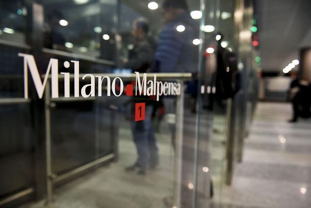 Aeroporto Malpensa intitolato a Silvio Berlusconi, chi dice no