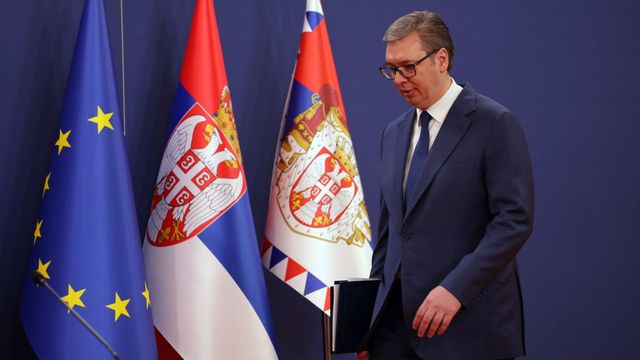 Folytathatta útját Moszkvába a szerb elnök, miután Bakuban feltartóztatták repülőgépét