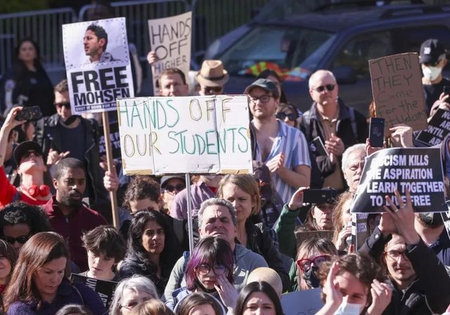 El gobierno de Trump redobla los ataques a Harvard