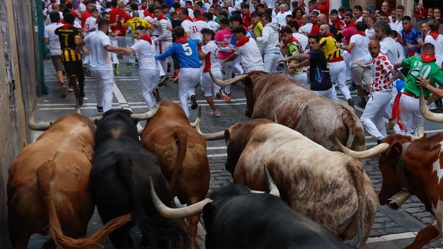 Cuarto encierro de San Fermín 2025 | Los toros voladores de Victoriano del Río protagonizan un cuarto encierro rapidísimo, limpio y seguro