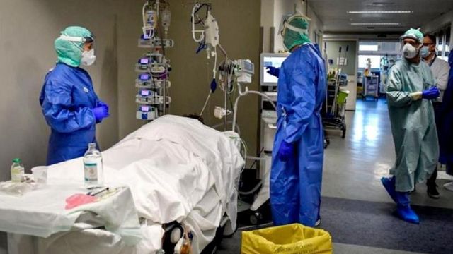 România intră în scenariul 4: Infectații care nu vor fi lăsați la spital