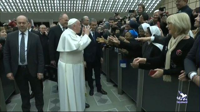 After slapping incident, Pope kisses nun who vows not to bite