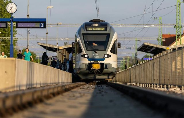 Leszakadt a felsővezeték Abony és Szolnok között, felfordult a vasúti közlekedés a Budapest–Cegléd–Szolnok vonalon