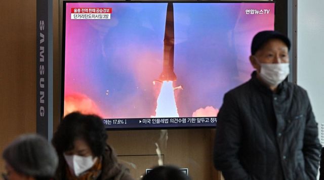 Corea del Nord, lanciati tre missili verso il Mar del Giappone