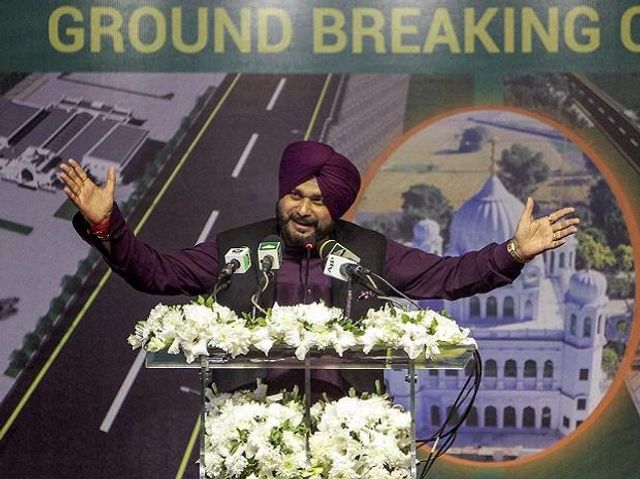 Navjot Singh Sidhu's next move unclear; Congress leaders hope he will remain with party
