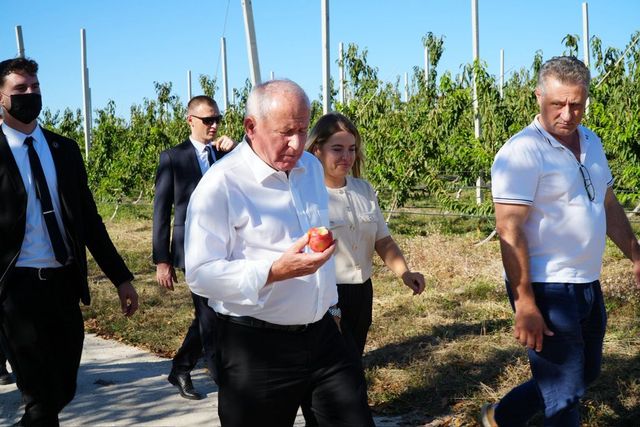 Ministrul Agriculturii al Israelului a vizitat o livadă din Negureni