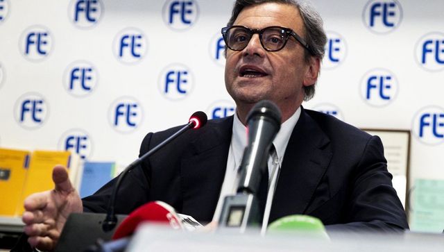 Calenda dice che sul nucleare è più vicino alla destra che a Schlein. E Italia viva lo attacca