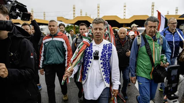 Nagyváradra ért a gyalogló Magyar Péter