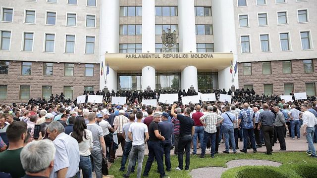Молдовското правителство падна заради избора на главен прокурор