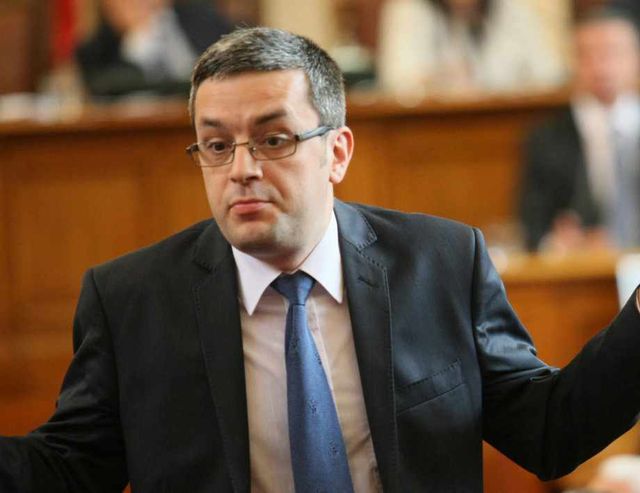 ГЕРБ призоваха президента Радев да се извини за поругаването на паметта на Левски