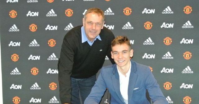 Talentovaný fotbalový brankář Kovář podepsal novou smlouvu s Manchesterem United
