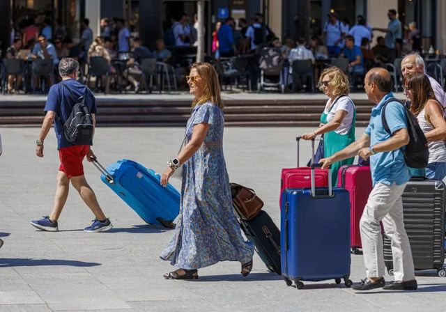 Los hogares ahorraron un 21% menos y gastaron un 7% más por la desaceleración económica