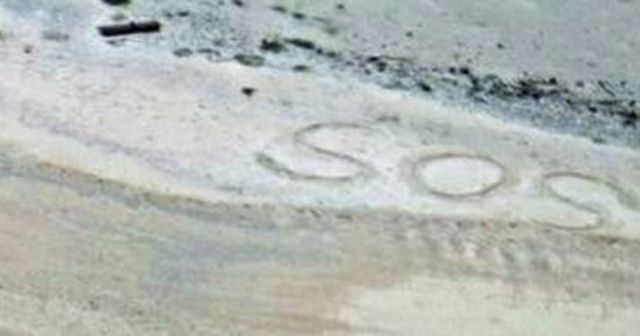 Australia: marinai naufragati salvati da 'Sos' sulla sabbia