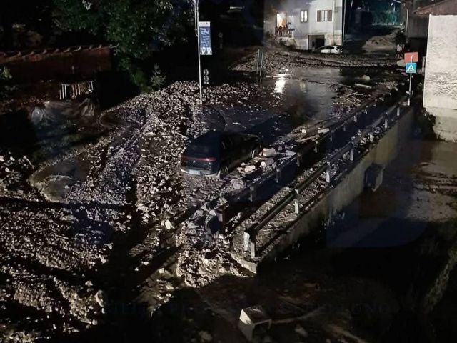 Frana in Cadore, persone bloccate nelle case
