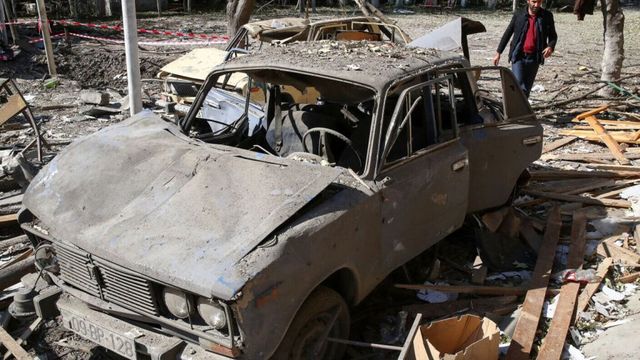 Noi bombardamente în capitala regiunii Nagorno-Karabah