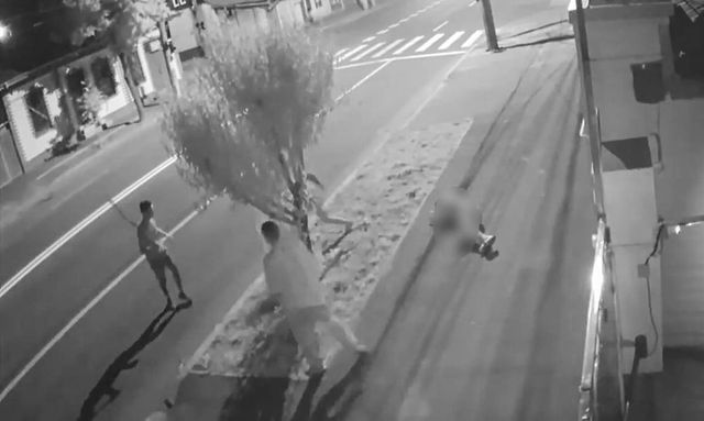 Imagini cu atacul de la Galați, în care un bărbat a fost ucis în plină stradă
