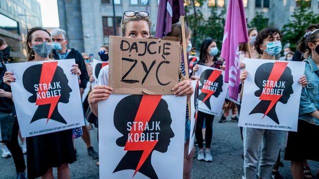 Polonia se retrage din Convenția de la Istanbul privind combaterea violenței împotriva femeilor