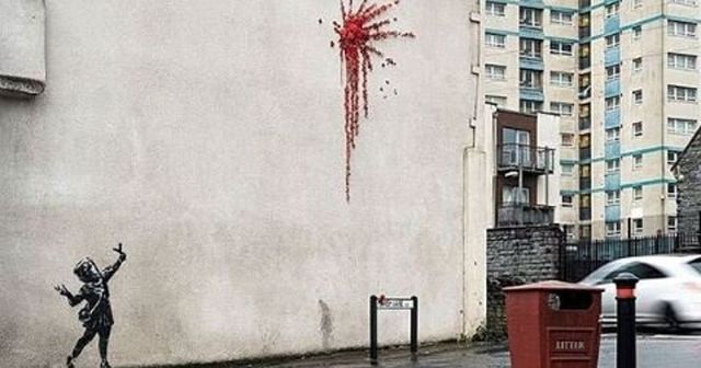 Banksy a San Valentino regala alla sua Bristol il cuore infranto di Cupido