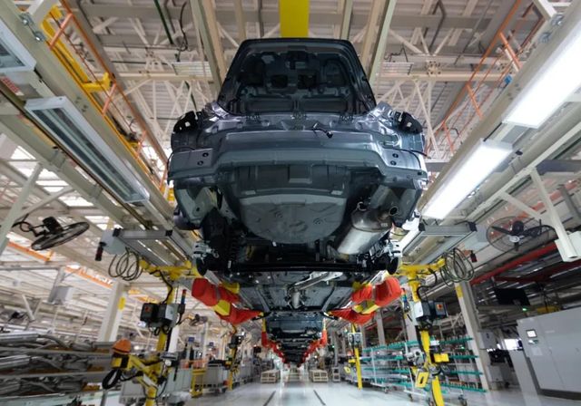 El repunte de septiembre no saca a las fábricas de coches españolas de su tendencia a la baja