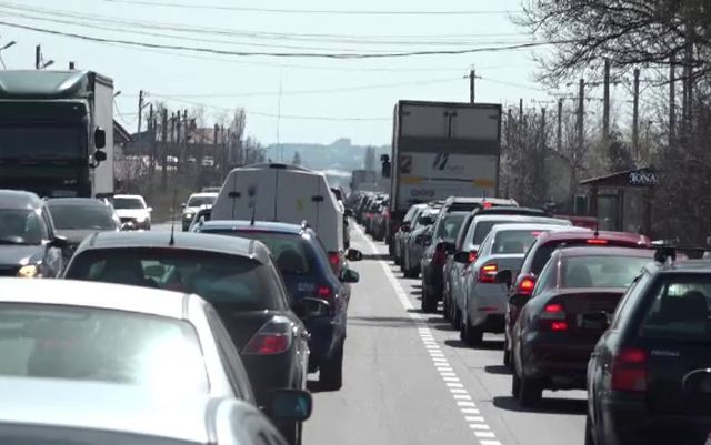 Trafic aglomerat pe DN1, în zonele Comarnic și Bușteni