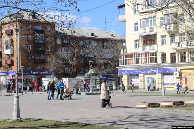Покрас Лампас лично отскребет асфальт от испорченного гигантского креста