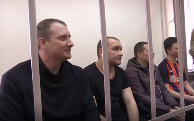 Schimb de prizonieri între Rusia și Ucraina - autocare cu geamuri fumurii au părăsit deja închisoarea din Moscova