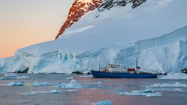 Ausztrál jégtörő indult az Antarktiszon megbetegedett kutatóért