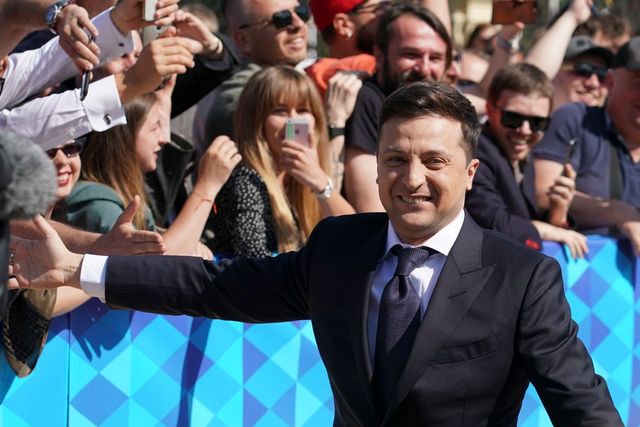 Letette az esküt és rögtön feloszlatta a parlamentet az új ukrán elnök