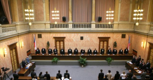 Finanční náhrady z církevních restitucí se danit nemají, rozhodl Ústavní soud