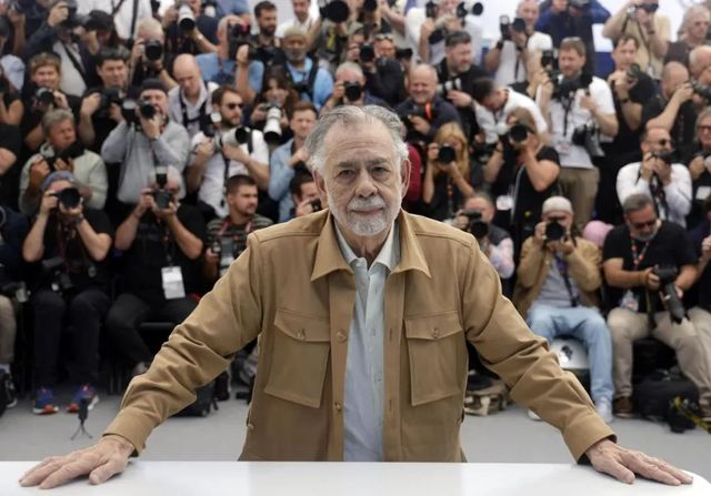 Coppola tranquiliza a sus seguidores desde el hospital