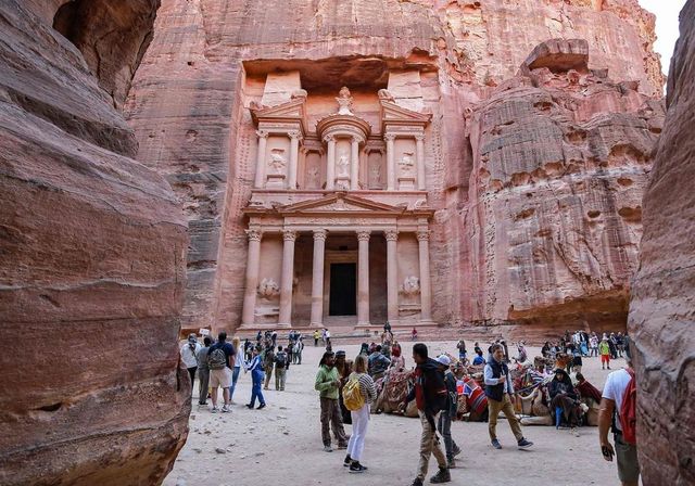 Cientos de turistas evacuados por las fuertes inundaciones en la ciudad jordana de Petra