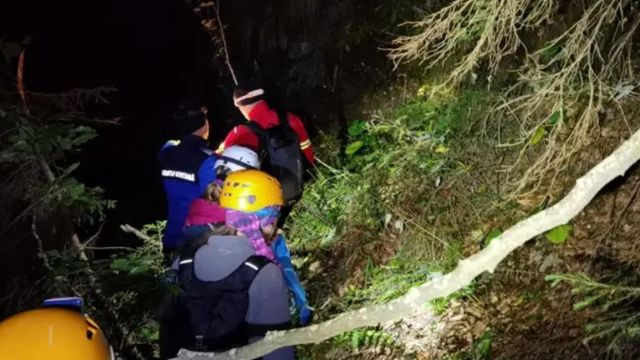 Opt turiști rătăciți în Masivul Bucegi, recuperați de salvamontiști și jandarmi după o intervenție de aproape 10 ore