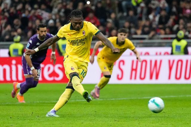 Milan-Fiorentina 2-1, doppio Leao e i rossoneri balzano in testa
