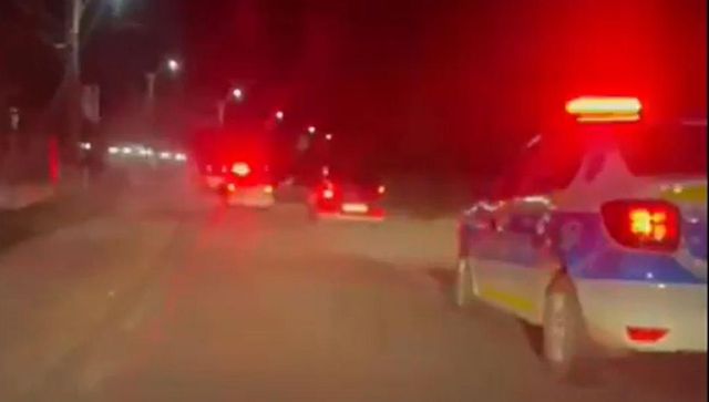 Focuri de armă trase de polițiști pentru a opri un tânăr care conducea beat și fără permis în Vrancea