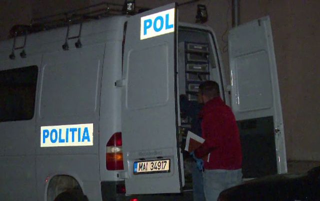 Descoperire șocantă în apartamentul unui cuplu din Botoșani. Poliția i-a găsit morți în baie