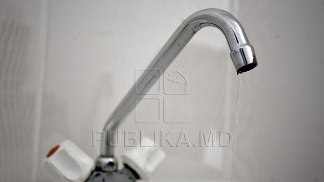 Oamenii din satul Troița Nouă nu au de trei săptămâni apă la robinet, deși și-au plătit facturile