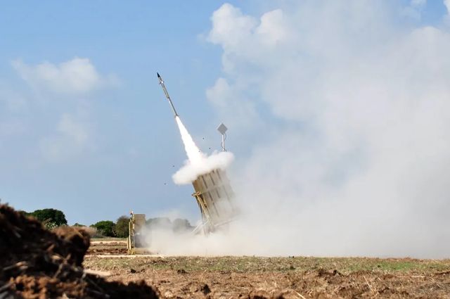 Israelul a interceptat o rachetă lansată din Siria