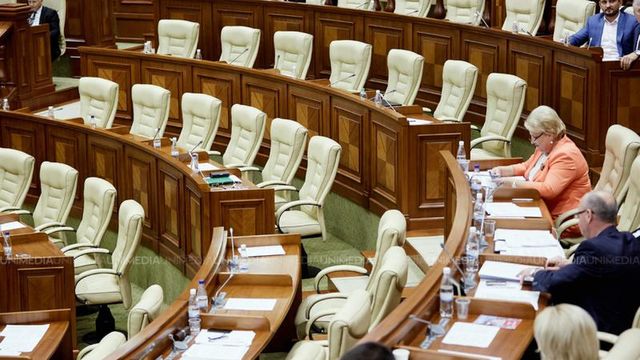 Parlamentului se întrunește în ultima sa ședință, la care premierul Pavel Filip va prezenta raportul de activitate