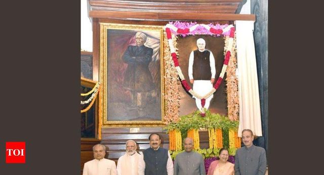 President unveils Vajpayee's portrait in Parliament's Central Hall