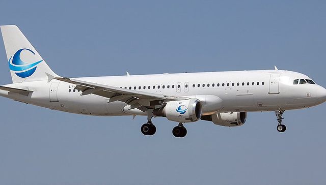 Incident într-un avion care mergea la Chișinău. Un pasager a vrut să deschidă ușa în zbor, un deputat la imobilizat