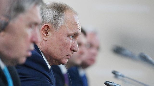 Путин поручил увеличить штат полиции для борьбы с наркотиками в интернете