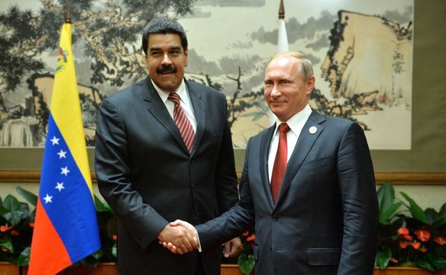Vladimir Putin îl îndeamnă pe Nicolas Maduro să continue dialogul cu opoziția