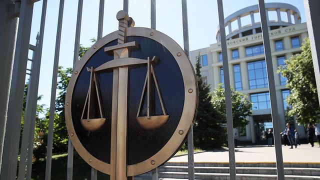 Мосгорсуд отменил продление ареста стрелявшему в коллег полицейскому