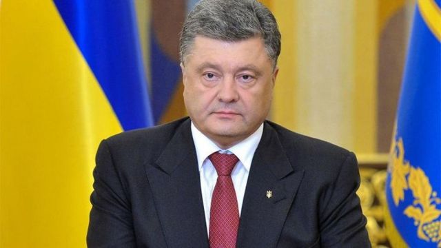 Петр Порошенко подписал указ о введении военного положения на Украине