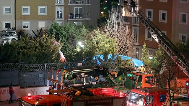 Четверо военных погибли при крушении вертолета в Стамбуле